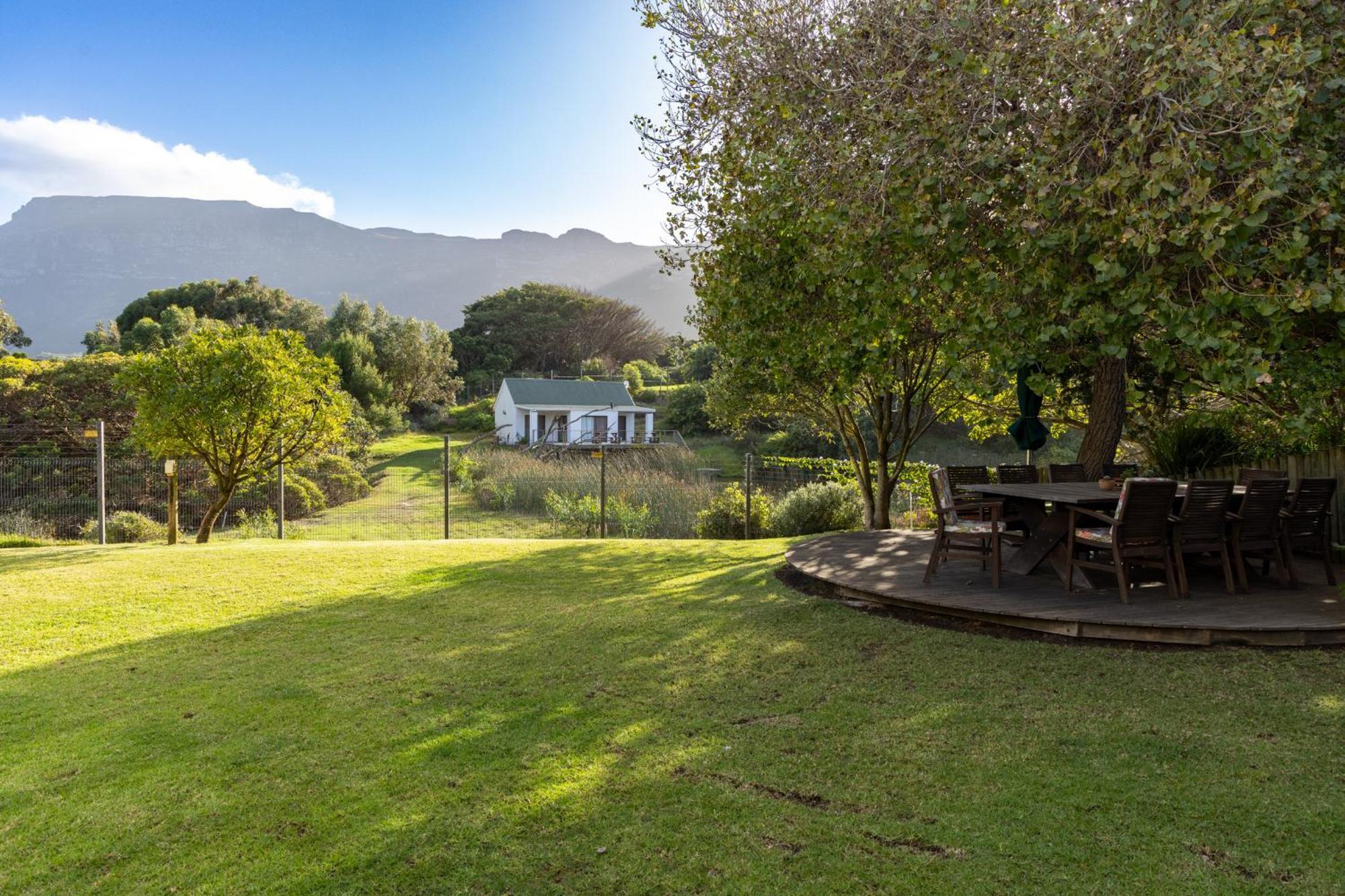Serene, Thatched Apartment In Noordhoek, Kapstaden Exteriör bild
